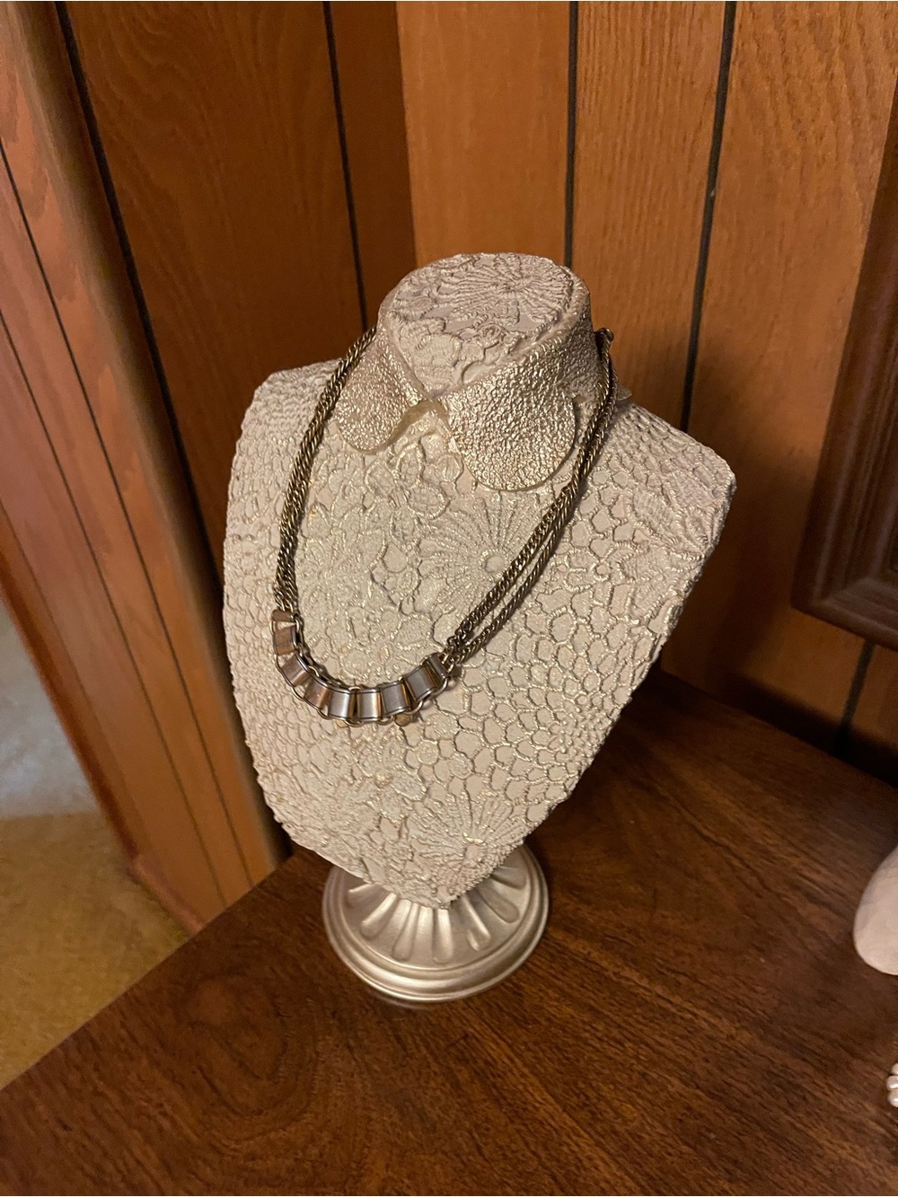 Elegant Gold-Tone Statement Necklace in Champagne